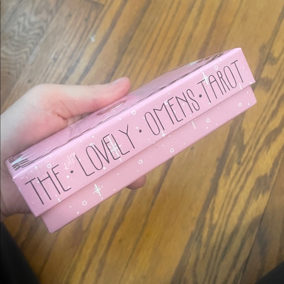 The lovely omens tarot deck VG+ - Picture 3 of 4